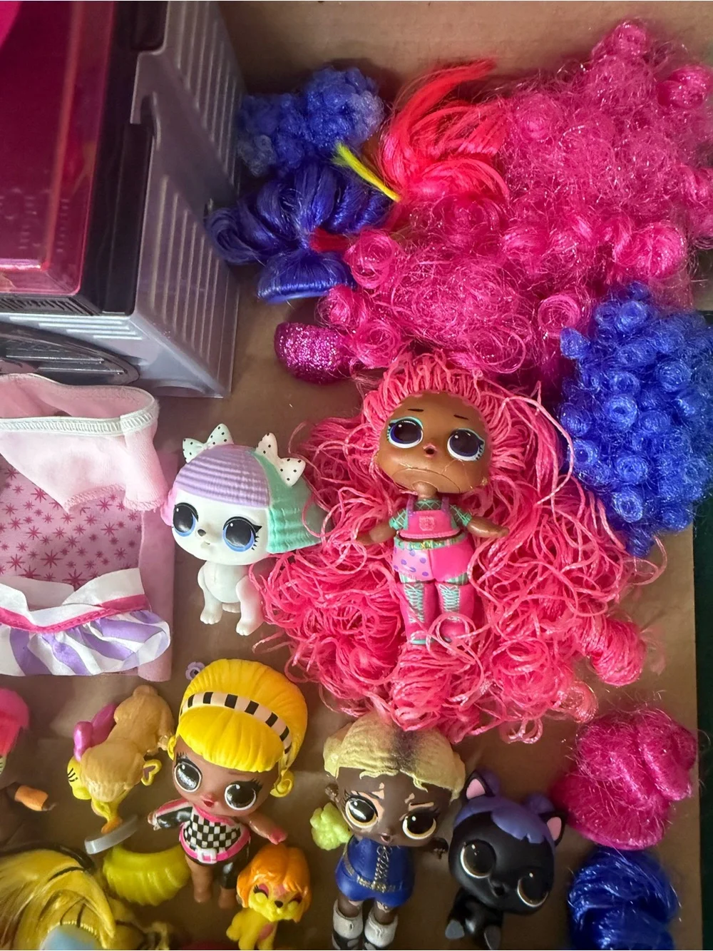 Awesome!!  L.O.L. Surprise! Dolls & Accessories Bulk !!!!